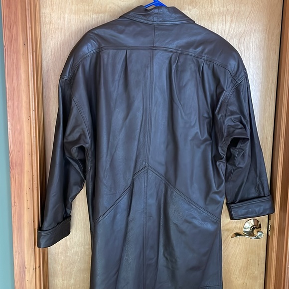 Women’s long brown leather coat. - Picture 5 of 11